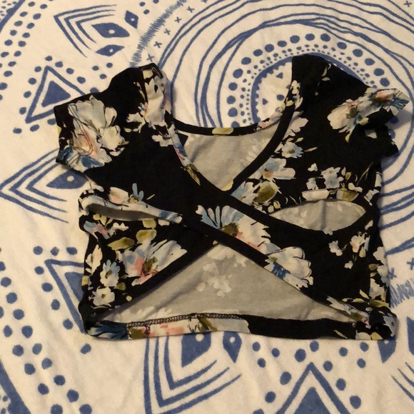NWT BRANDY MELVILLE CROP TOP C15 - Picture 3 of 4